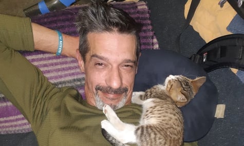 «Загинула і частинка нашого дитинства». Пам’яті полеглого в бою актора Максима Неліпи
