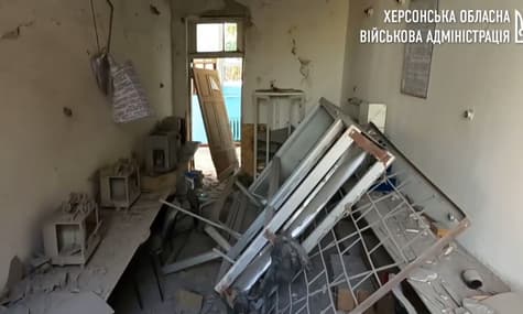 Оккупанты во второй раз за день обстреляли Херсон: пострадали два человека