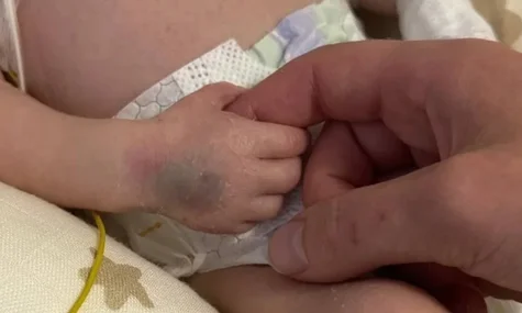 Сина породіллі, що загинула через обстріл Києва, вже виписують з лікарні