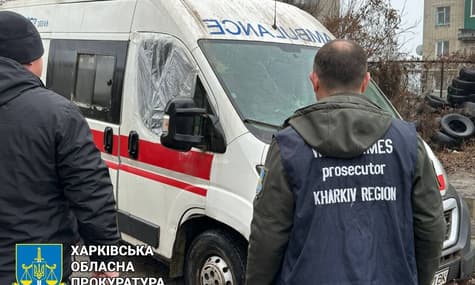 Окупанти вдарили ракетами по Куп'янську: під обстріл потрапила швидка, постраждав медик