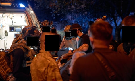 Евакуаційне авто медиків Crew-13 зазнало пошкоджень на місці російського удару