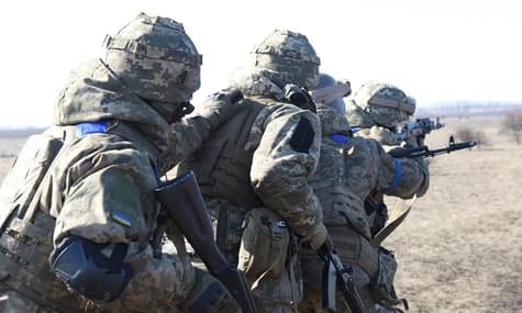 Украинские бойцы за сутки отбили более 60 атак россиян на пяти направлениях — Генштаб