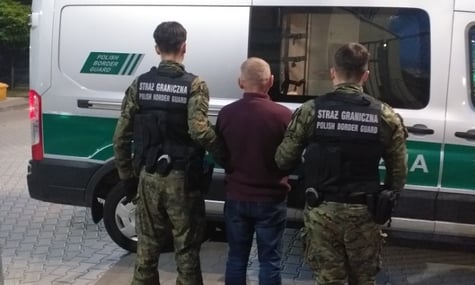 «Становить загрозу громадському порядку». Українця, який виловив відомого варшавського сома, депортували з Польщі