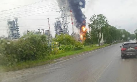 Кажуть, що дрони тут ні до чого. У Тюмені горить завод, який називав себе єдиним у рф приватним великим НПЗ