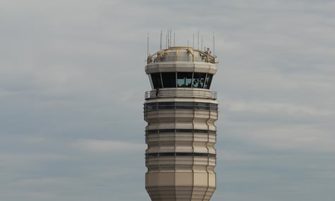 «Няв» і «гав» на диспетчерській частоті. У США пілотів авіаліній аеропорту Вашингтона насварили за «несуттєві розмови»