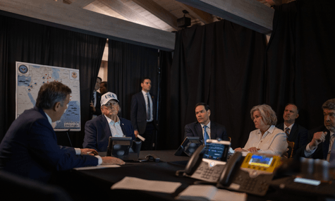 Президент США Дональд Трамп разом з посадоацями спостерігає за розгортанням операції проти Ірану Президент США Дональд Трамп разом з посадоацями спостерігає за розгортанням операції проти Ірану