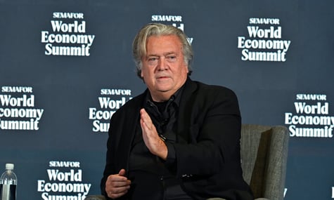 У «файлах Епштейна» знайшли листування ексрадника Трампа із його планами «повалення» Папи Римського Франциска