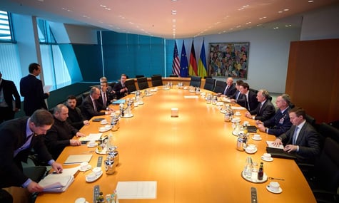 У США вперше заговорили про військову відповідь у разі повторної агресії рф проти України — Туск