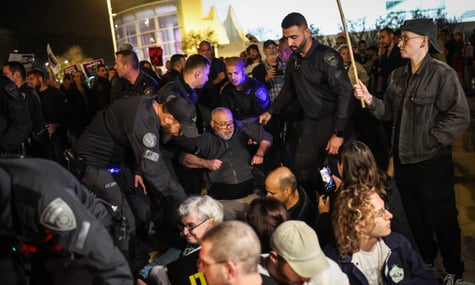 У Тель-Авіві поліція силоміць розігнала антивоєнний мітинг