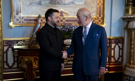 Такий самий подарував королю Чарльзу. Зеленський розповів про iPad, який у прямому ефірі показує бої на фронті та повітряні атаки