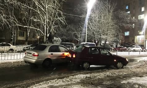 У Києві біля метро «Політехнічний інститут» сталась ДТП: рух вулицею заблоковано