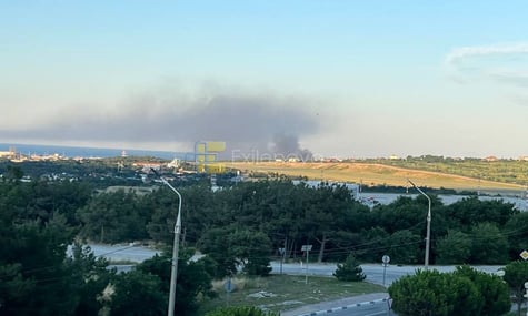 Пожежа внаслідок атаки в російському Геленджику