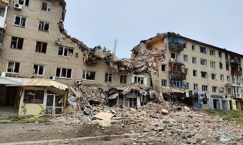 Оккупанты обстреляли Гуляйполе и Авдеевку, из-под завалов достали двух человек
