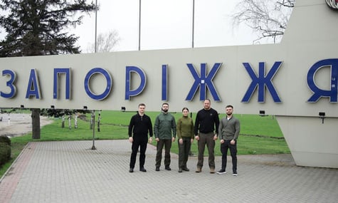 Єрмак, який обіцяв піти на фронт, все ж потрапив у зону бойових дій. Але як адвокат