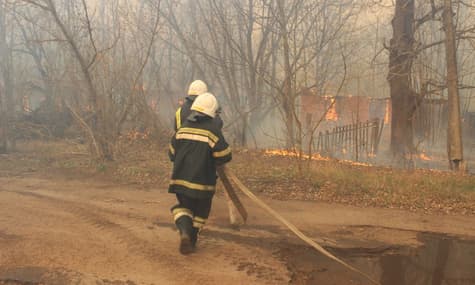 В Чернобыльской зоне более 300 спасателей 8 день тушат пожар