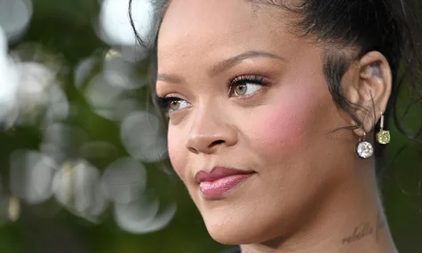 Жінку, яка обстріляла будинок Ріанни, звинуватили у замаху на вбивство. У її соцмережах знайшли дописи про співачку