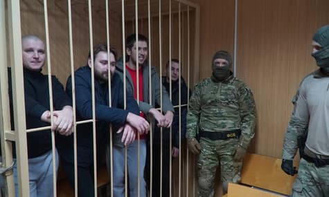 Вісьмом полоненим українським морякам продовжили тримання під вартою до 26 квітня