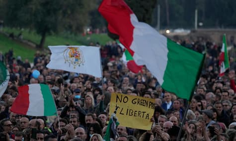 Тысячи людей в Италии, Хорватии и Нидерландах протестовали против карантинных ограничений