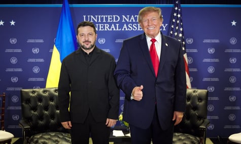 «Поговоріть з Ілоном». Зеленський знову просив Трампа надати дозвіл на використання Starlink над росією — NEWSMAX