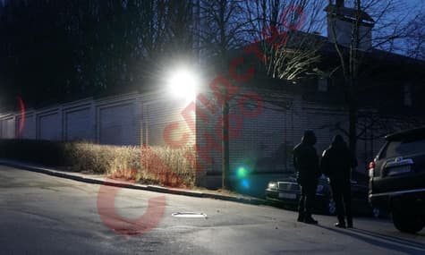 «Слідство.Інфо»: возле дома Медведчука в Киеве появилась полиция. Из особняка якобы хотели вывезти имущество