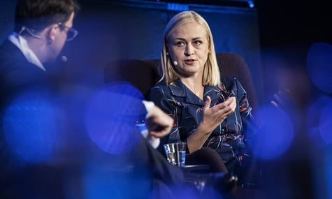 Державне телебачення Ірану розмило ноги глави фінського МЗС, які не вкривав одяг. Вона відповіла: У мене є принцип