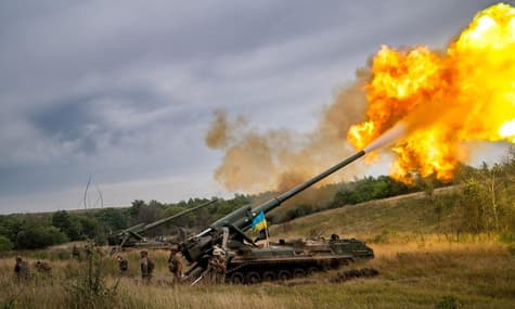 В Запорожской области ВСУ уничтожили до 5 грузовиков с боекомплектом, три пушки и склад — сводка Генштаба