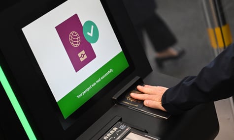 На кордонах ЄС повноцінно запрацювала нова система в'їзду та виїзду. Які правила для українців?