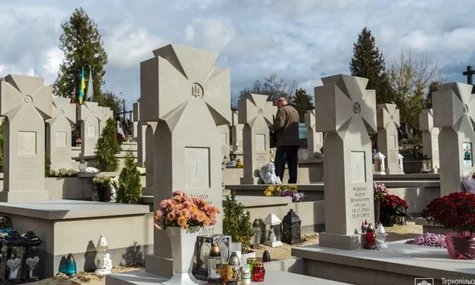 Верховний Суд став на бік екссуддів та двох інших родин, які хотіли поставити загиблим синам індивідуальні пам'ятники на військовому цвинтарі