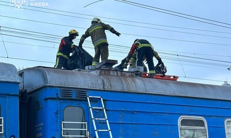 У Києві підліток загинув від ураження струмом, коли заліз з іншими на потяг. Ще двоє дітей у лікарні — ДСНС