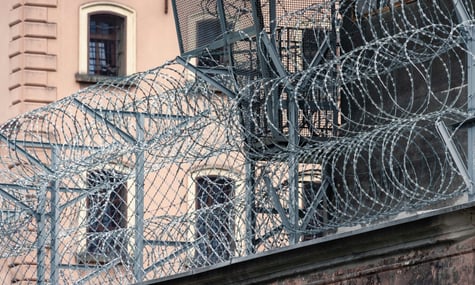 Чоловік відсудив в України 5 млн гривень компенсації, відсидівши за ґратами за недоведеною справою — «Судовий репортер»