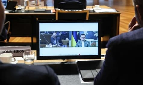 Кулеба призвал ЕС ускорить поставки оружия и боеприпасов: «Уберем все бумажные стены»
