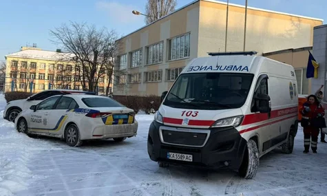 Уряд затвердив перелік предметів, із якими заборонено перебувати у школах
