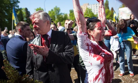 росія тисне на «Інтерпол» для оголошення в розшук українки, яка нібито облила «кров’ю» посла рф — депутат