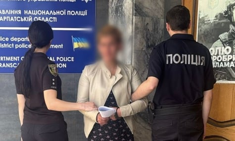 Здала в «оренду» власних дітей за $1000. На Закарпатті затримали жінку за підозрою в торгівлі людьми
