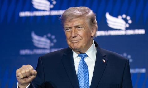 Трамп заявив, що путін «відчуває тиск». Медіа пишуть, що Зеленський їде до нього з ідеями примушування росії до миру