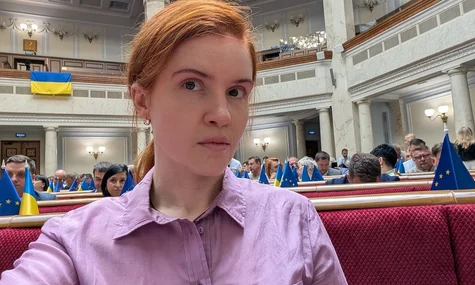 Безугла повернулася до фракції «Слуга Народу» й каже, що, можливо, це тимчасово