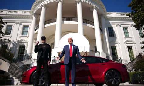Трамп хоче позбутися своєї автівки Tesla, яку раніше він купив у Маска на тлі падіння акцій — медіа