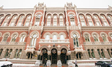 Украинские банки теперь должны публиковать на сайтах данные о вознаграждении топ-менеджмента — так решил Нацбанк