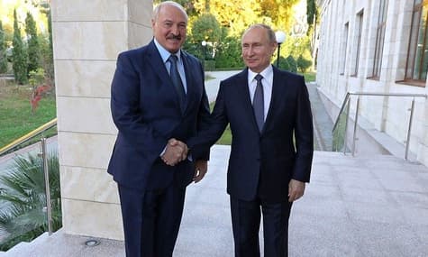 Путин решил изменить Конституцию РФ, потому что не смог уговорить Лукашенко создать «Союзное государство» - Bloomberg