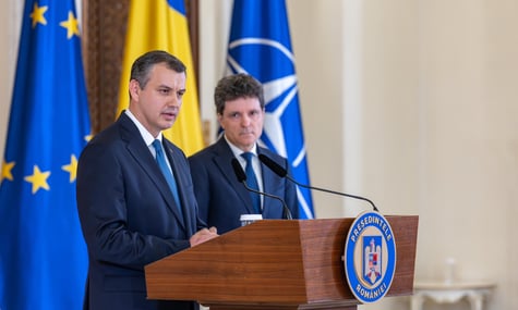 Народився на Одещині. Президент Румунії висунув уродженця України та прихильника об'єднання з Молдовою на посаду прем'єра