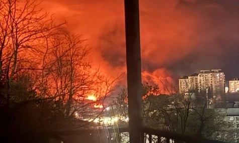 Беспилотники атаковали Туапсе. Горит местный НПЗ, власти заявили о погибших