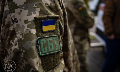 СБУ два місяці слухала розмови жінки, щоб засудити її за фразу про «війну до останнього українця». Суд її виправдав