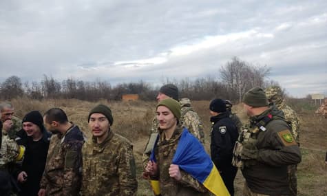Украина вернула из плена еще 50 защитников, в том числе тех, кто был в Оленовке