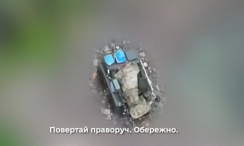 Украинские военные эвакуировали раненого побратима с помощью робота (ВИДЕО)