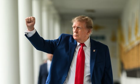 «Я ніколи про це не думав». Трамп припустив, що на Україну та росію варто було б накласти мита у 200%, щоб припинити війну