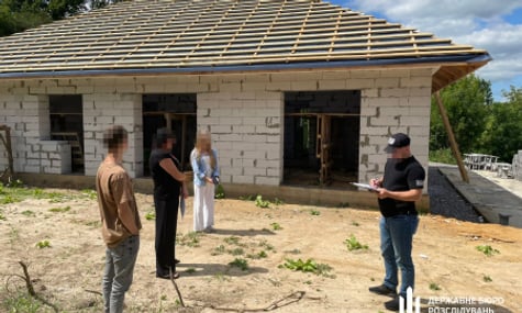 Колишній голова ДСНС Вінниччини використовував підлеглих на своїх приватних будівництвах — ДБР