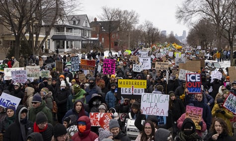 У США тисячі людей протестували через загибель жінки під час сварки з агентом ICE