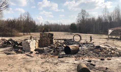 Хроника коронавируса: пожары в Житомирской области, выгоревшие села, ослабление карантина, Трамп закроет США