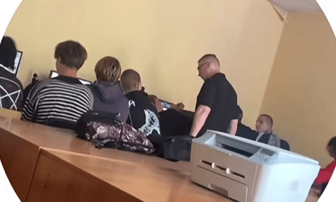 «Підняти руку на студента — неприпустимо». На Одещині звільнили викладача, який побив і витягнув із класу студента