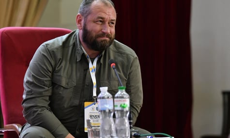 Посол в Угорщині, відомий як «професор з окопу», розповів, як евакуйовував загиблих, один із яких був його студентом